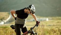 Dor nas costas ao pedalar – Cuidados que os ciclistas devem ter 